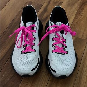 Merrell tennis shoes sz 7